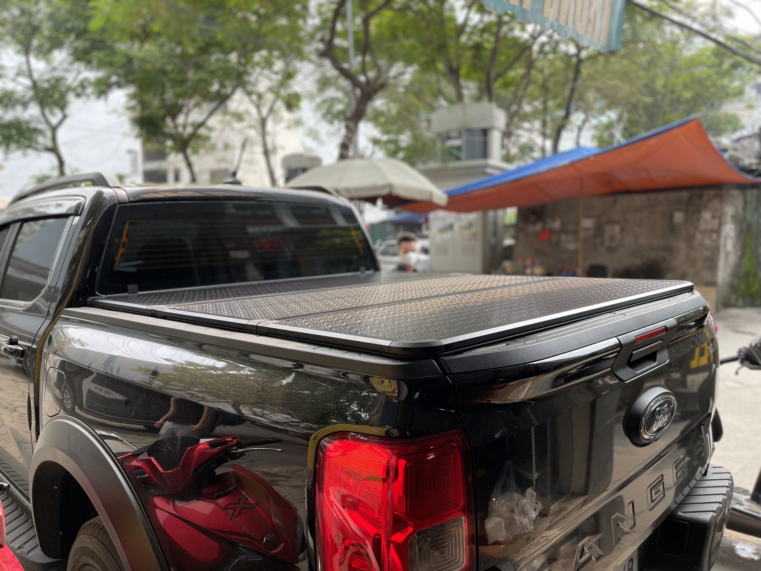 Nắp thùng xe bán tải Ford Ranger